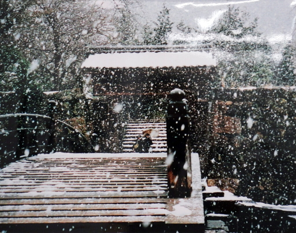 「雪の山城」井上睦雄